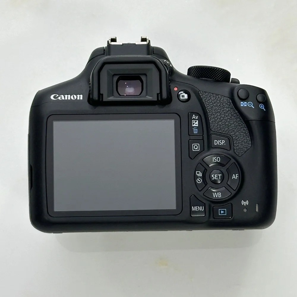 Canon EOS Rebel T6 + Bundle Kit - *MINT CONDITION* - SHUTTER COUNT ONLY 6,873!!!